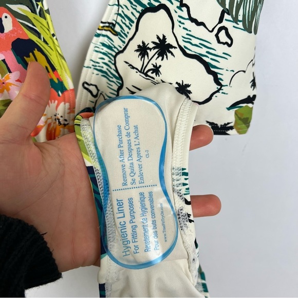 Vince Camuto women’s Island Life Monikini One Piece Swimsuit size 8 cutout - Picture 10 of 16